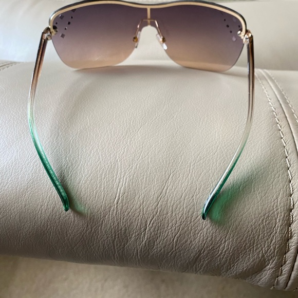 NEW WOMENS SUNGLASSES - Picture 3 of 4